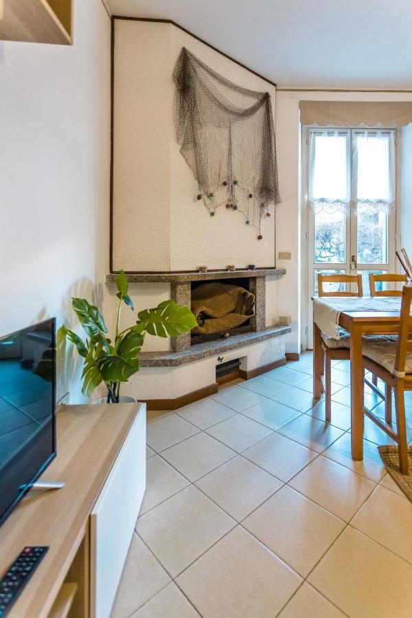 Lago Azzurro Apartment Βαρένα Εξωτερικό φωτογραφία