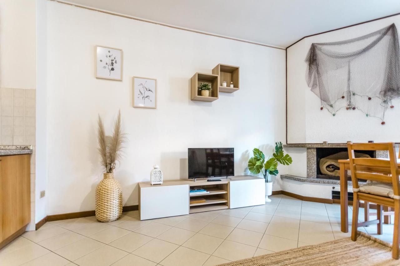Lago Azzurro Apartment Βαρένα Εξωτερικό φωτογραφία